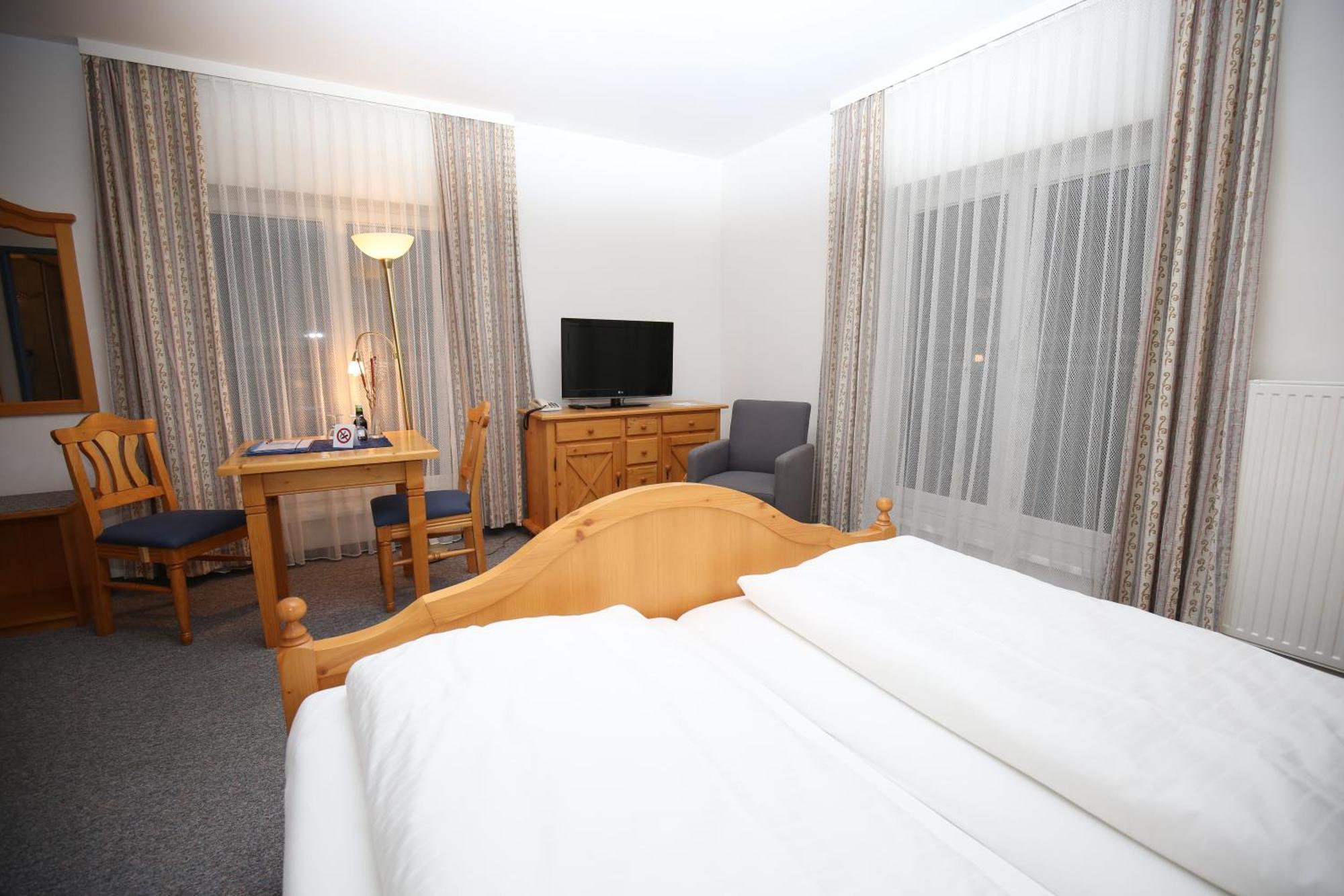 Grandhotel Niederoesterreichischer Hof Lanzenkirchen Quarto foto