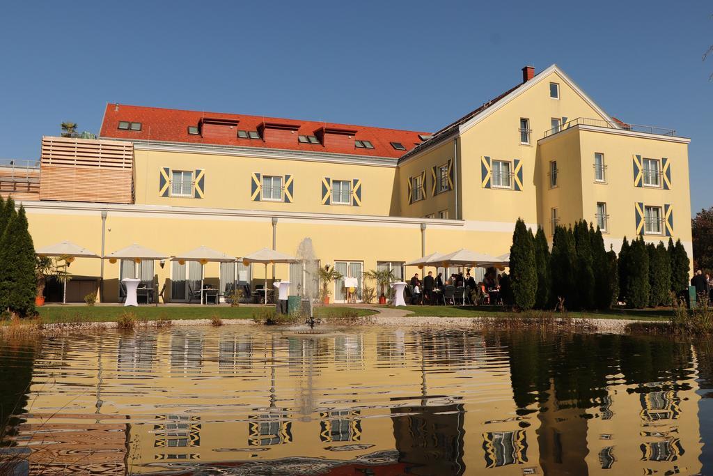 Grandhotel Niederoesterreichischer Hof Lanzenkirchen Exterior foto