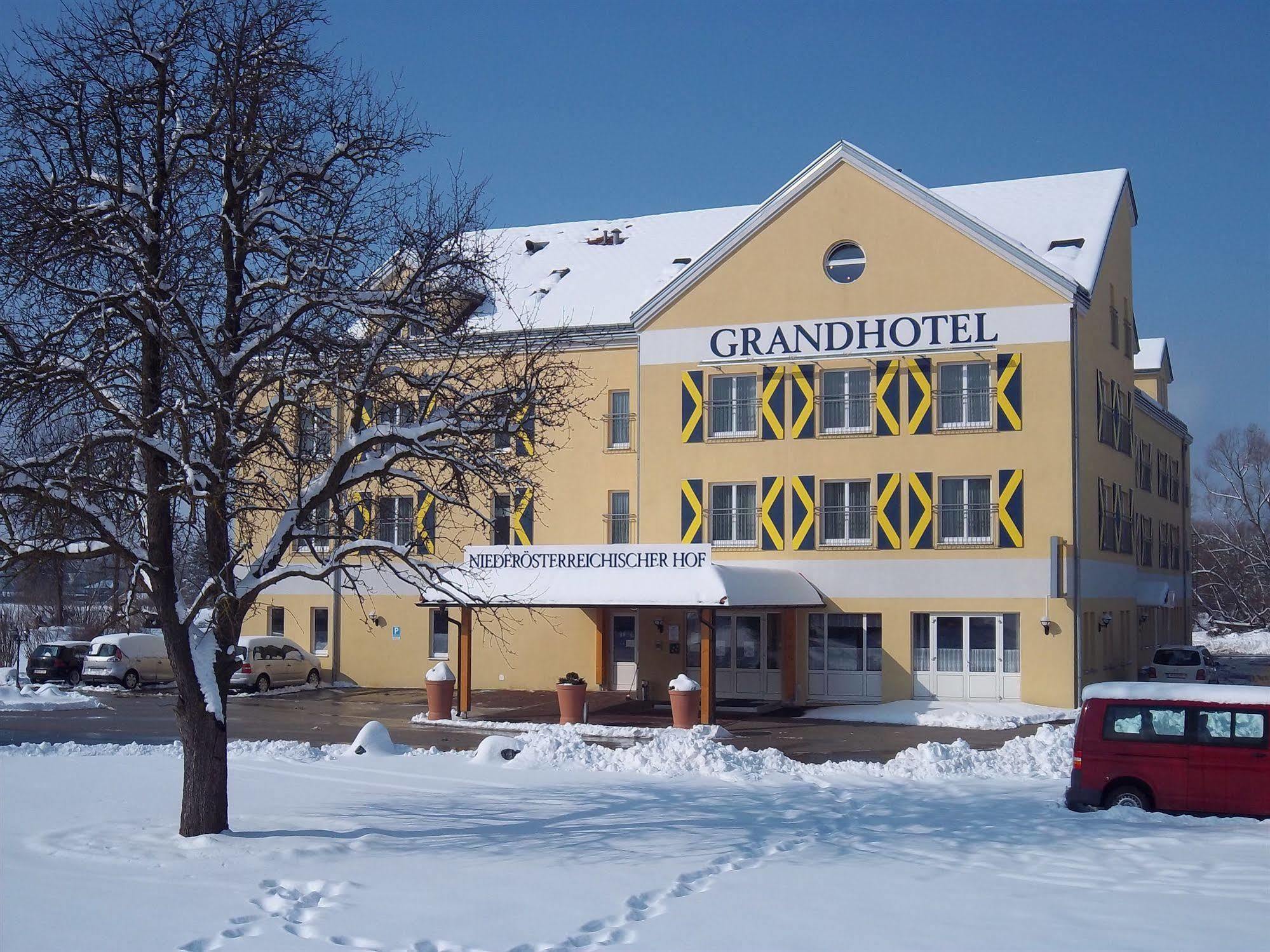 Grandhotel Niederoesterreichischer Hof Lanzenkirchen Exterior foto